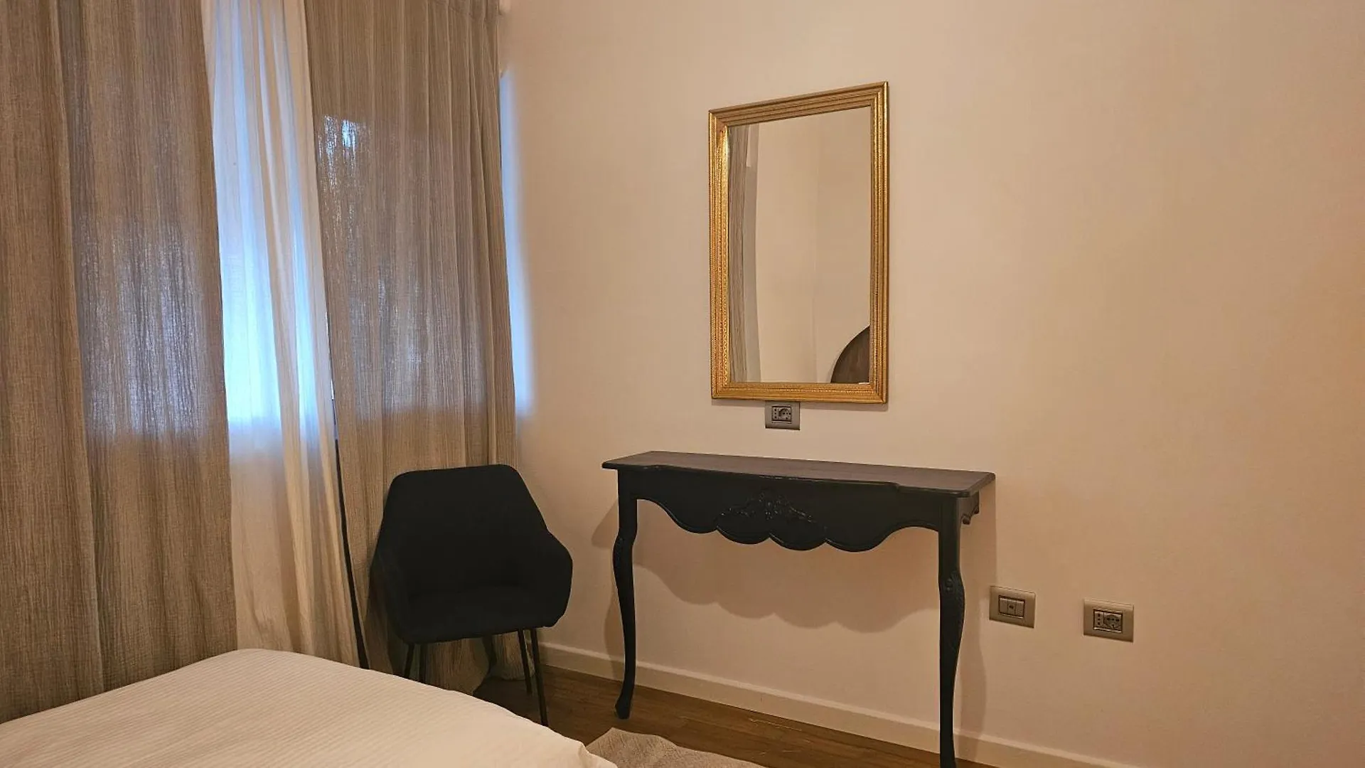 Luxury 2 Bdr Apartment Bathtub & Lake View ティラナ