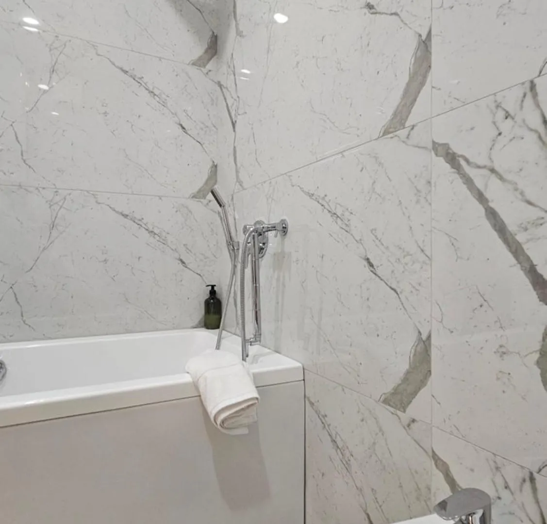 Luxury 2 Bdr Apartment Bathtub & Lake View ティラナ