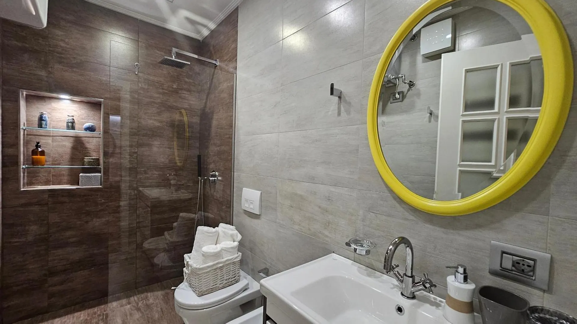 Luxury 2 Bdr Apartment Bathtub & Lake View ティラナ